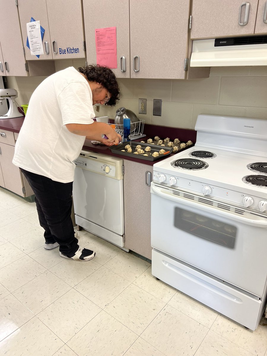 Sarah Lewis tweet media