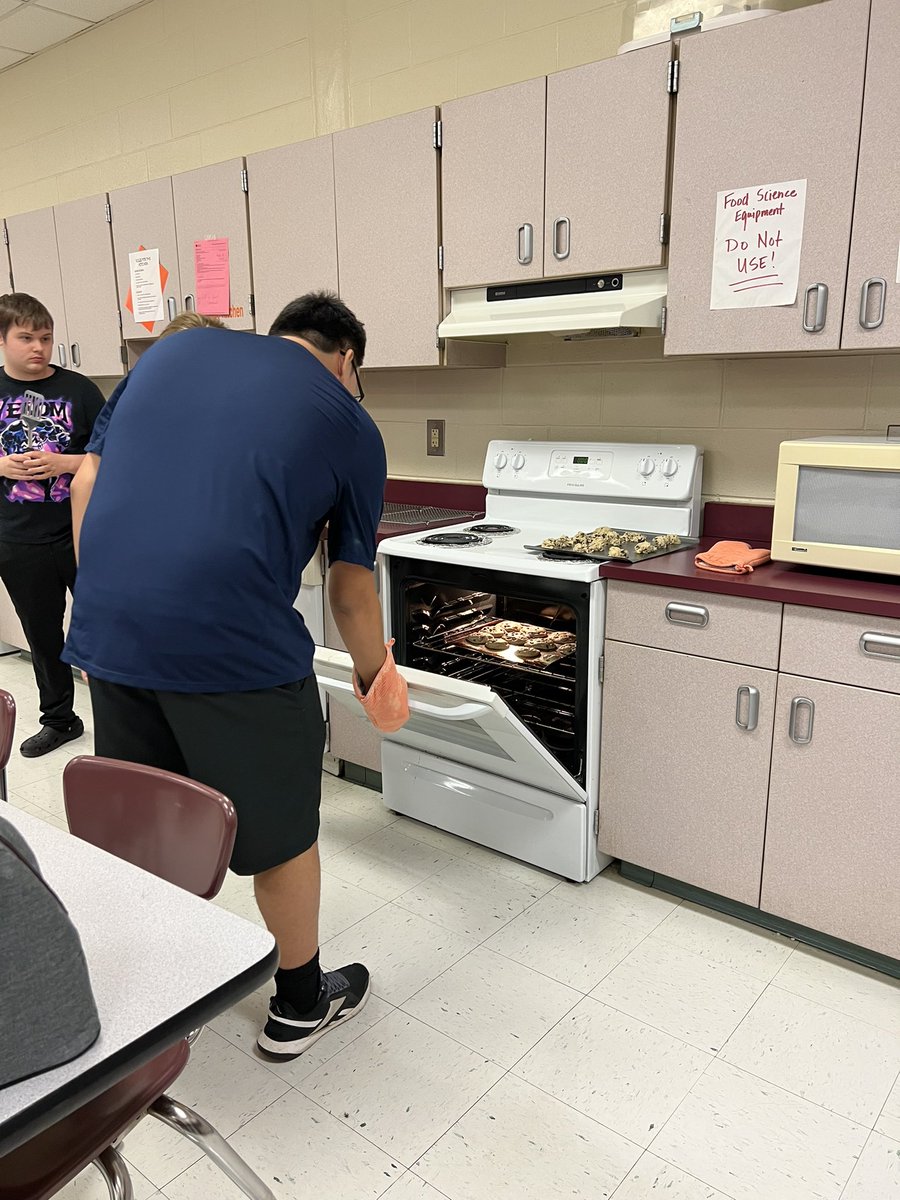 Sarah Lewis tweet media