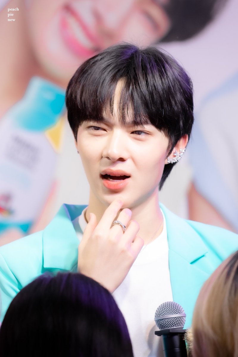 peachpienew's tweet photo. 220928 / 🤏🤏🤏🤏🤏

#LotionMistinexZeeNunew_OnTour
#NuNew #NanaNu 
#ซนซน #ZeeNuNew https://t.co/ZXjcKSkgi9