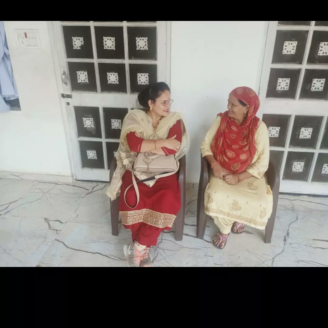 LJariyal's tweet photo. प्रधान जी के घर में जा कर उन से कुशल क्षेम पूछते हुए और गांव
में भाजपा सरकार के द्वारा विकास कार्यों की चर्चा करते हुए

#जय भाजपा त��� भाजपा

#ग्रामपंचायत #प्रधान#विकास
#बीजेपी#bjpsarkar #bjp4india @bjp4india @bjp4himachal 
@bjpsaudansingh @devendersrana https://t.co/f8wUDk4WV7