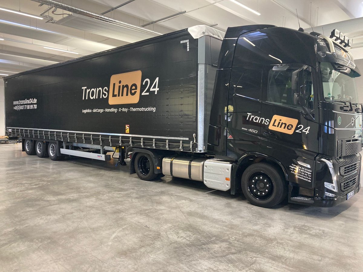 Für #Transline24 aus Kelsterbach gingen die letzten Tage weiter Trailer in die #XXL-Beschriftung. Es ist ein #Fuhrpark aus mittlerweile ganze sechs neuen 12m-Planentrailer frisch gebrandet. Weitere sind in Planung. ✊