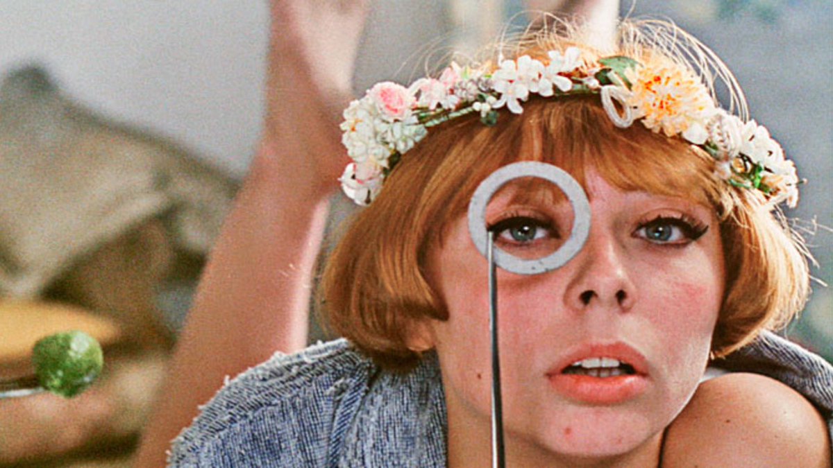 VIFFF_ch's tweet photo. Chaque projection sera encadrée par Călin Boto, un critique de cinéma et commissaire d’exposition basé en Roumanie ayant notamment travaillé sur le cinéma queer et d’Europe de l’Est. https://t.co/RKa3UMK2hn