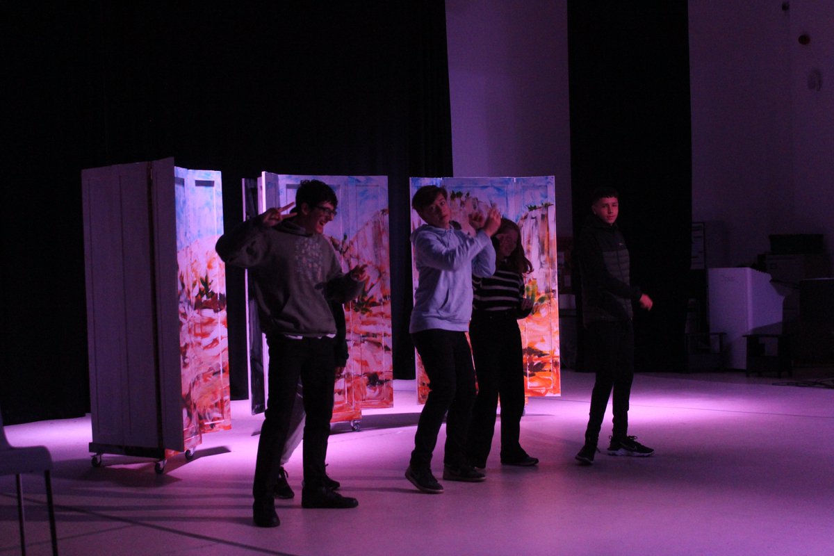 SchoolShowPHS tweet media