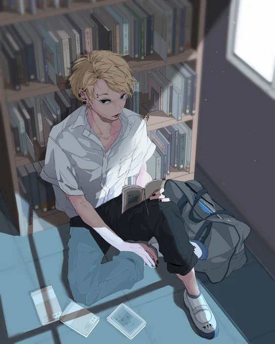 実は本の虫。本読む時だけ、図書室でこっそりメガネ。#イラスト #創作男子 