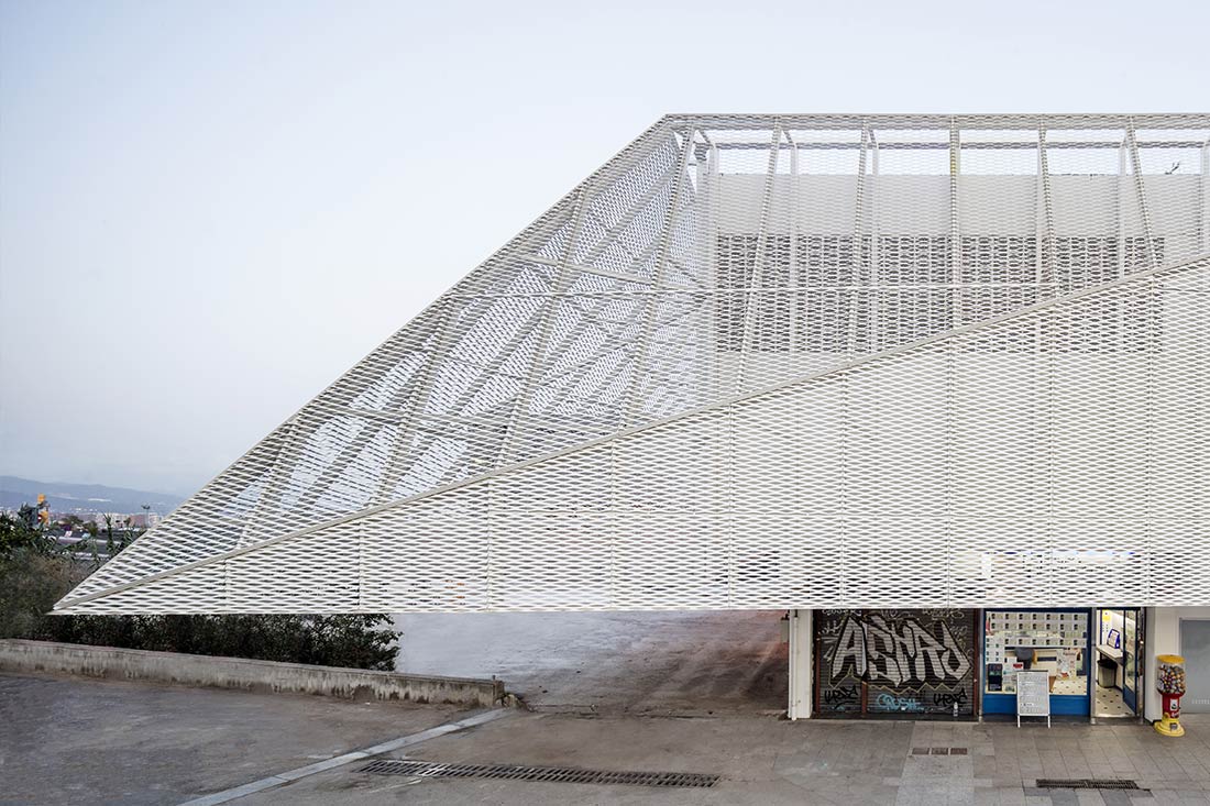 urbannext_net's tweet photo. Do not miss Vall d’Hebron Market by BAAS arquitectura @BAASarch  at https://t.co/2KBwqGjOuN

"A new envelope wraps the market volume providing it with an updated image."

#AgroCity #UrbanAgriculture #ValldHebron https://t.co/wX7UNpwdsh