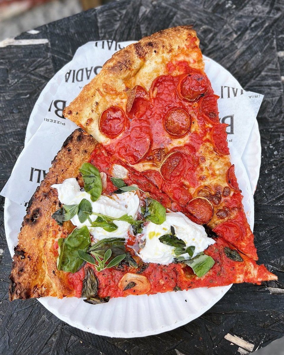 eatingyyz's tweet photo. This neighborhood slice shop located in #TrinityBellwoods serves tasty #pizza. Charred crust, fresh burrata, delish sauce, cheeses, cupping pepperoni, and a smile the second you take a bite. Want? 🥰

ℹ #PizzeriaBadiali
📍 181 Dovercourt Rd, #Toronto

#pizzatoronto #eatingyyz https://t.co/t7bg8iAcEA