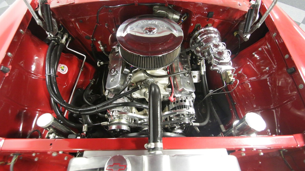streetsidecars's tweet photo. This 1956 #Chevrolet 210 Hard Top features a 350 cubic inch V8 teamed with an automatic transmission.

Link: https://t.co/pZfM4t1OK4

#classicchevrolet #chevrolet210 #chevy210 #trifive #trifivechevy #classiccar #collectorcar #vintagecar #cars #engine #horsepower #carporn https://t.co/BRPF06zOhw