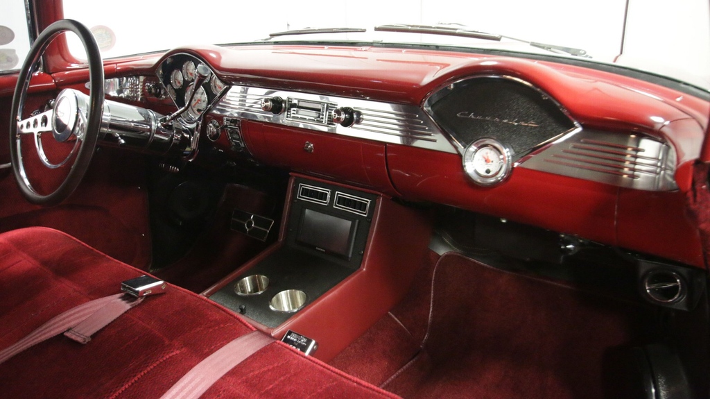 streetsidecars's tweet photo. This 1956 #Chevrolet 210 Hard Top features a 350 cubic inch V8 teamed with an automatic transmission.

Link: https://t.co/pZfM4t1OK4

#classicchevrolet #chevrolet210 #chevy210 #trifive #trifivechevy #classiccar #collectorcar #vintagecar #cars #engine #horsepower #carporn https://t.co/BRPF06zOhw