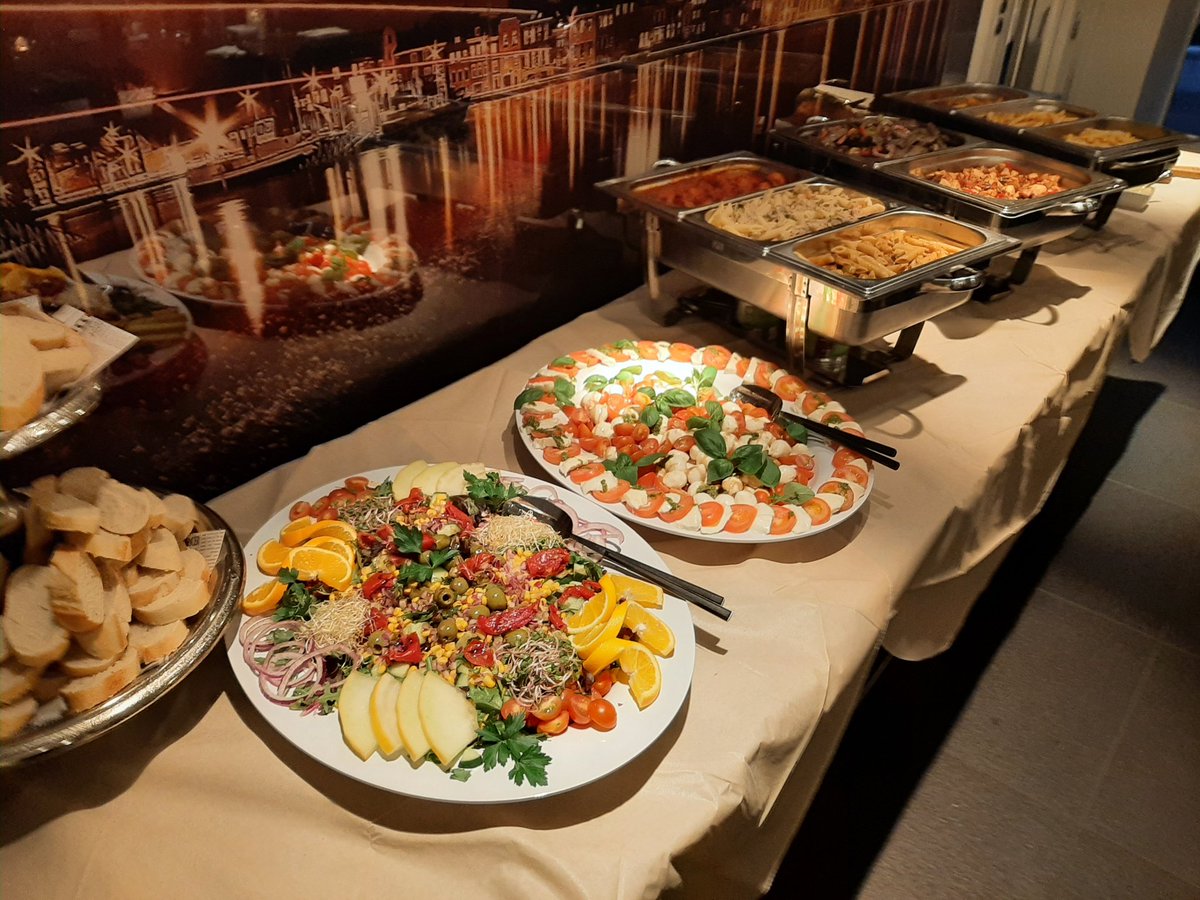 Keizerdeventer's tweet photo. Gisteren geslaagd buffet voor medewerkers @Krehalon https://t.co/p72Lj3SKz1