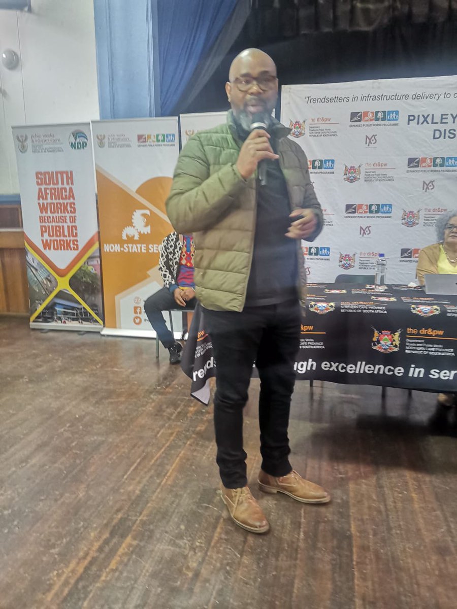 NC_drpw's tweet photo. Today the DPWI in collaboration with the NCDRPW engaged the EPWP participants and the community of De Aar regarding the gazetted EPWP Policy.
#EPWPPolicy
#TrendsettersInInfrastructureDevelopment
#ModernGrowingSuccessfulProvince https://t.co/2RJkembUsE