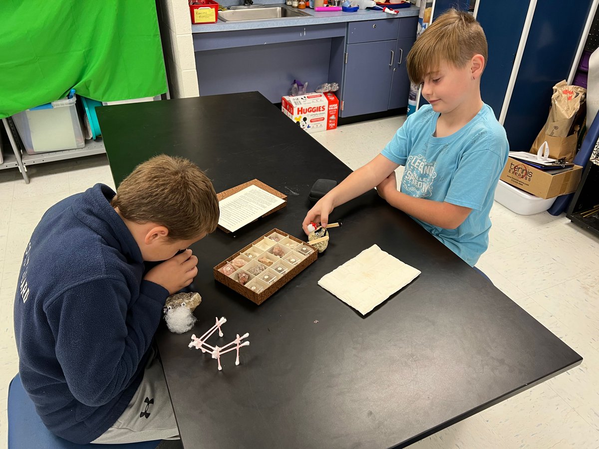 ShermanSchoolCT's tweet photo. Students in STEAM investigating rocks to determine type and making a hypothesis about where they may have come from. https://t.co/V9kk9Fzp73