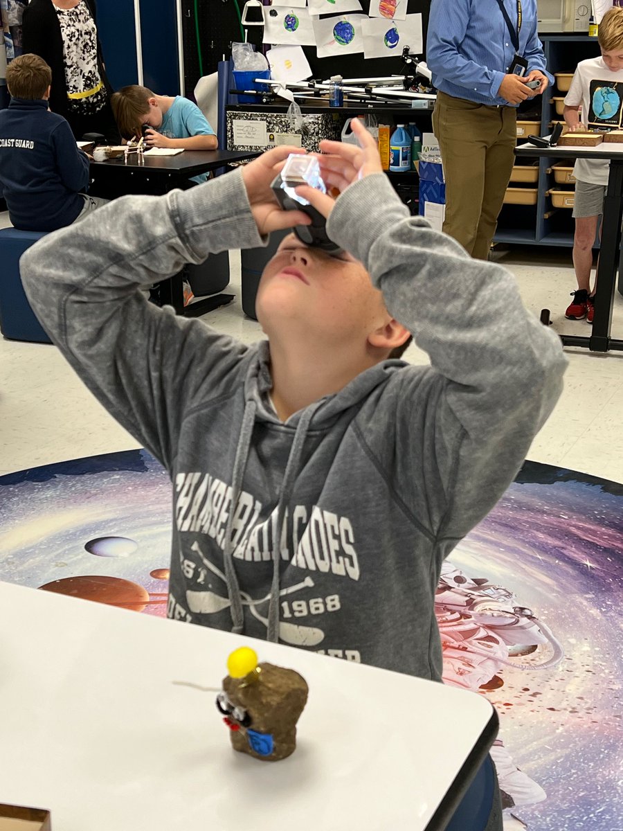 ShermanSchoolCT's tweet photo. Students in STEAM investigating rocks to determine type and making a hypothesis about where they may have come from. https://t.co/V9kk9Fzp73