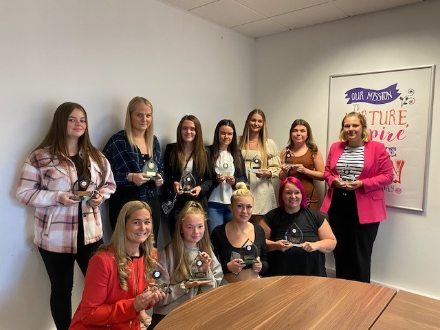 Partou_UK's tweet photo. Apprentices from across our nurseries gathered together on Saturday for the Just Childcare inaugural ‘Apprenticeship Celebration Day’ awards, celebrating the amazing contribution they make in their nurseries every day! 🥳🥳
https://t.co/7qvcQ8rUHp https://t.co/7RkeBeYfew