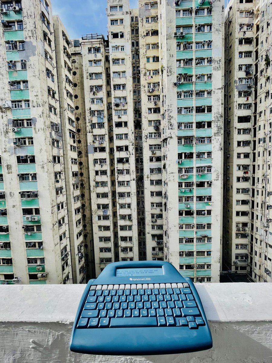 my_typewriters's tweet photo. #AlphaSmart 2000 distraction-free #writing device on the balcony of my workshop … https://t.co/Ud2vrpwXsP