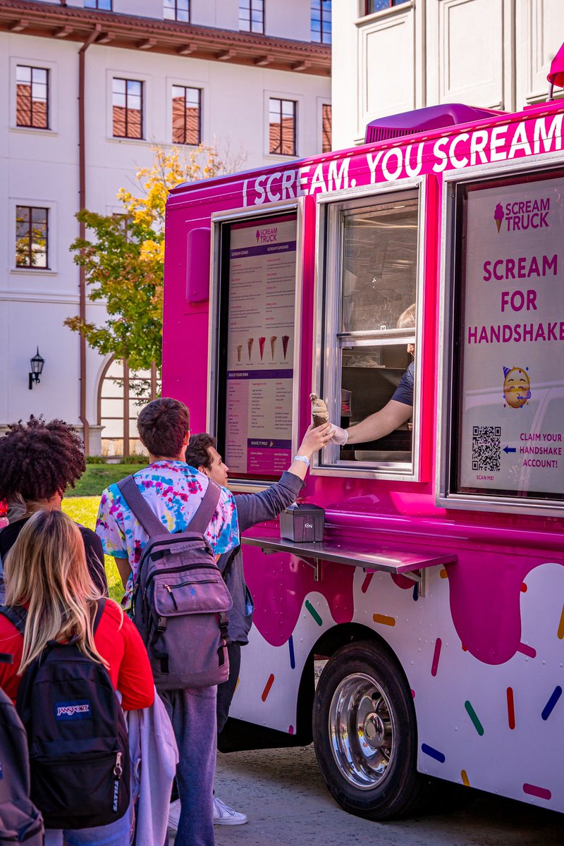 montclairstateu's tweet photo. Showing our commuters some ❤️
Did you catch the carnival or the bagel giveaway? 🍦🎟🥯 Check out their post for events happening all week long ➡️ @msucommutes #CLAW22 https://t.co/TA5tu9Rh81