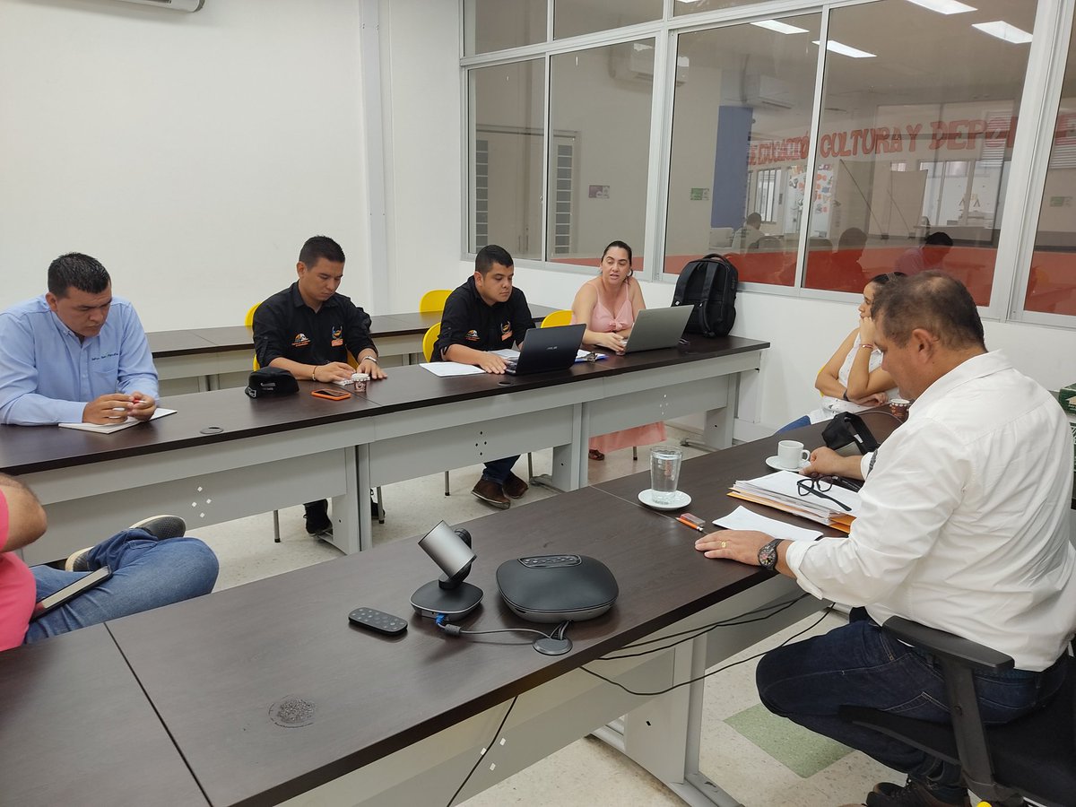 GobMpalCastilla's tweet photo. #AEstaHora | La Administración Municipal en cabeza del alcalde Fernando Amézquita se realiza seguimiento a comités de obra con el propósito de ultimar detalles para la respectiva ejecución de la obras que se desarrollan en el municipio. https://t.co/6wM0cbT8Br