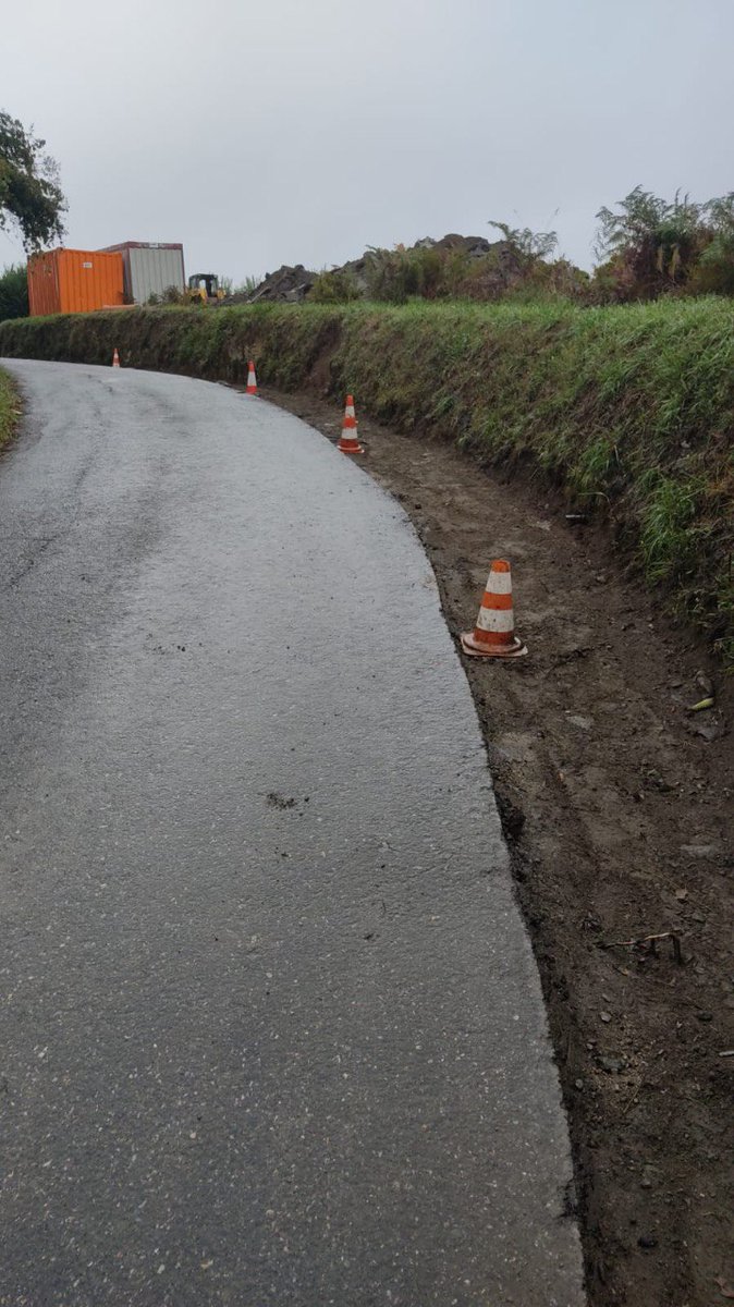 ConcelloMino's tweet photo. 🚧 Iniciamos as obras de continuación na senda peonil de #Viadeiro.

✅ O obxectivo da actuación, que conta cunha subvención da Consellería de Cultura e Turismo, é mellorar a seguridade dos peóns no seu recorrido paralelo á estrada pola que transcorre o Camiño Inglés. https://t.co/ue1GBhjLtq