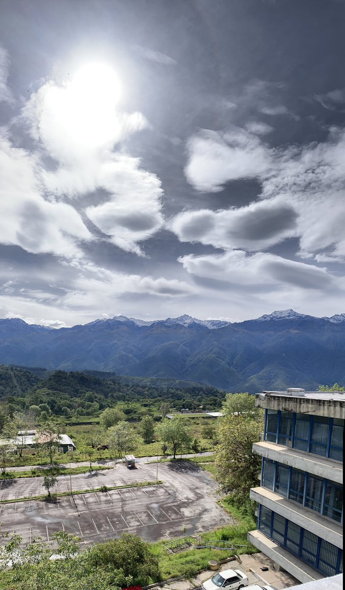Gracias #Mérida por esta hermosa #Nevada que hoy nos alegra la vida. 

Fotografía tomada desde la Facultad de <a href="/IngenieriaULA/">Fac. Ingeniería ULA</a> 🥰

#28sep