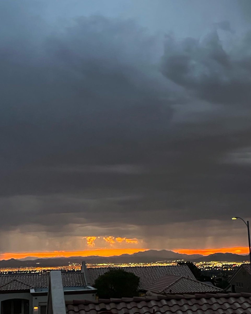 It doesn’t happen often … a pre-dawn, desert thunderstorm over the Strip.
 <a href="/LasVegasLocally/">Las Vegas Locally 🌴</a> <a href="/NWSVegas/">NWS Las Vegas</a>