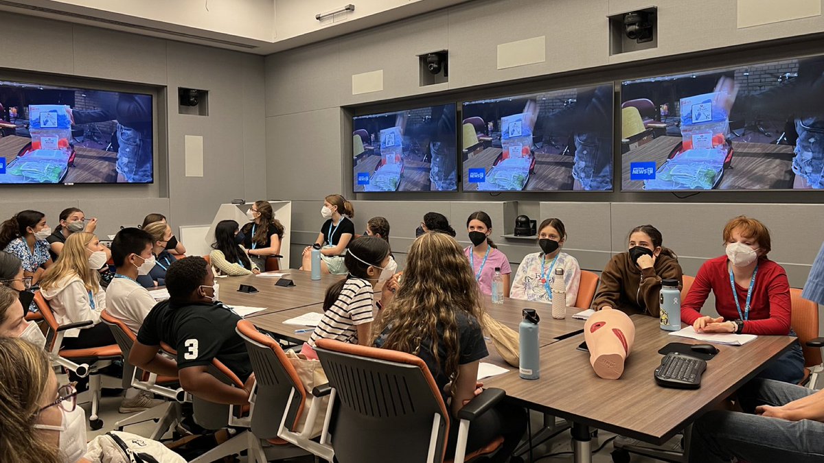 EXPLOLive's tweet photo. #EXPLOSenior students got hands-on medical science experience at the SAIL lab at Weill Cornell this summer!
#EXPLOSummer #EXPLO22 #Medicine https://t.co/QJbAniriAr