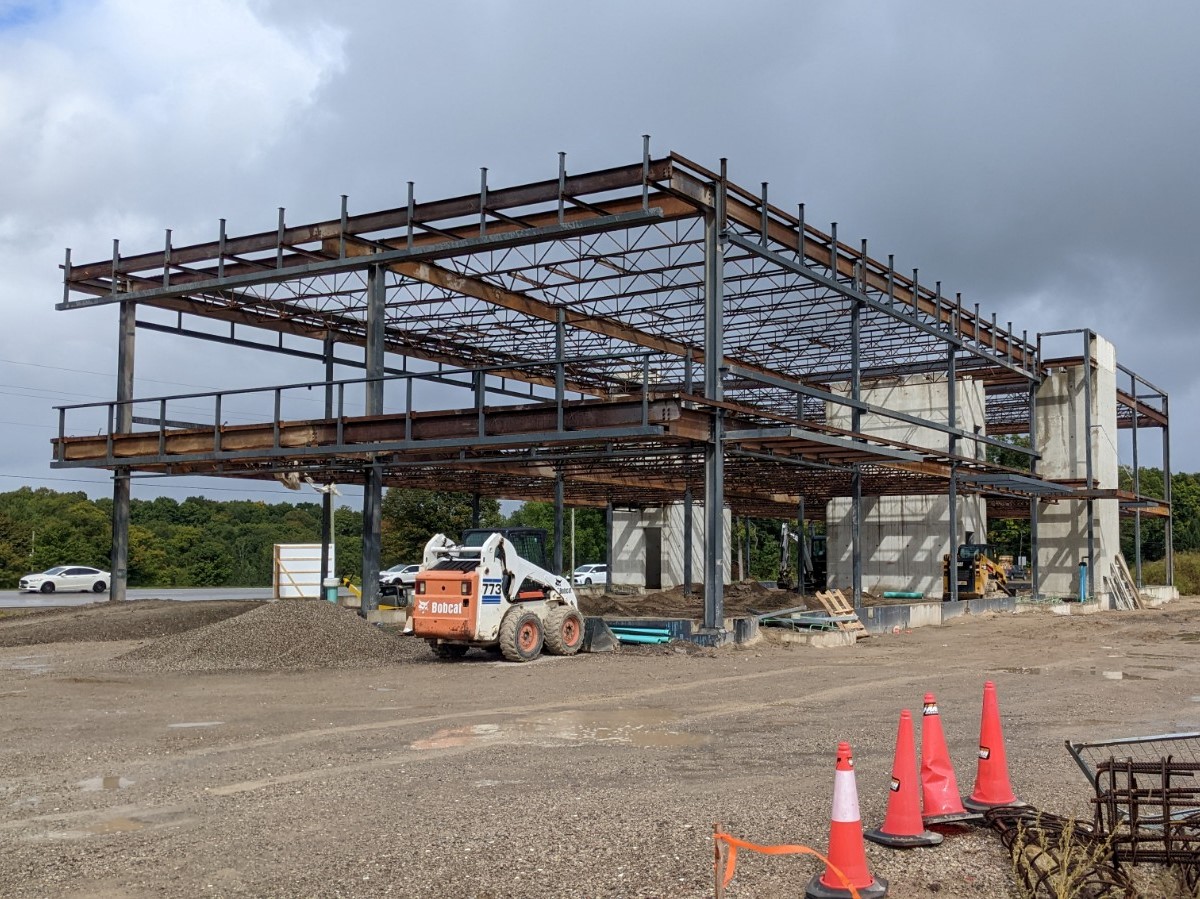 zeddarchitect's tweet photo. Progress pic of our 2 storey commercial building for Orange Rock Developments in Kilworth. Large windows, 2-tone brick, ACM and canopies will add style to this highly visible site for future retail and office tenants. https://t.co/hRZ30jcBz9