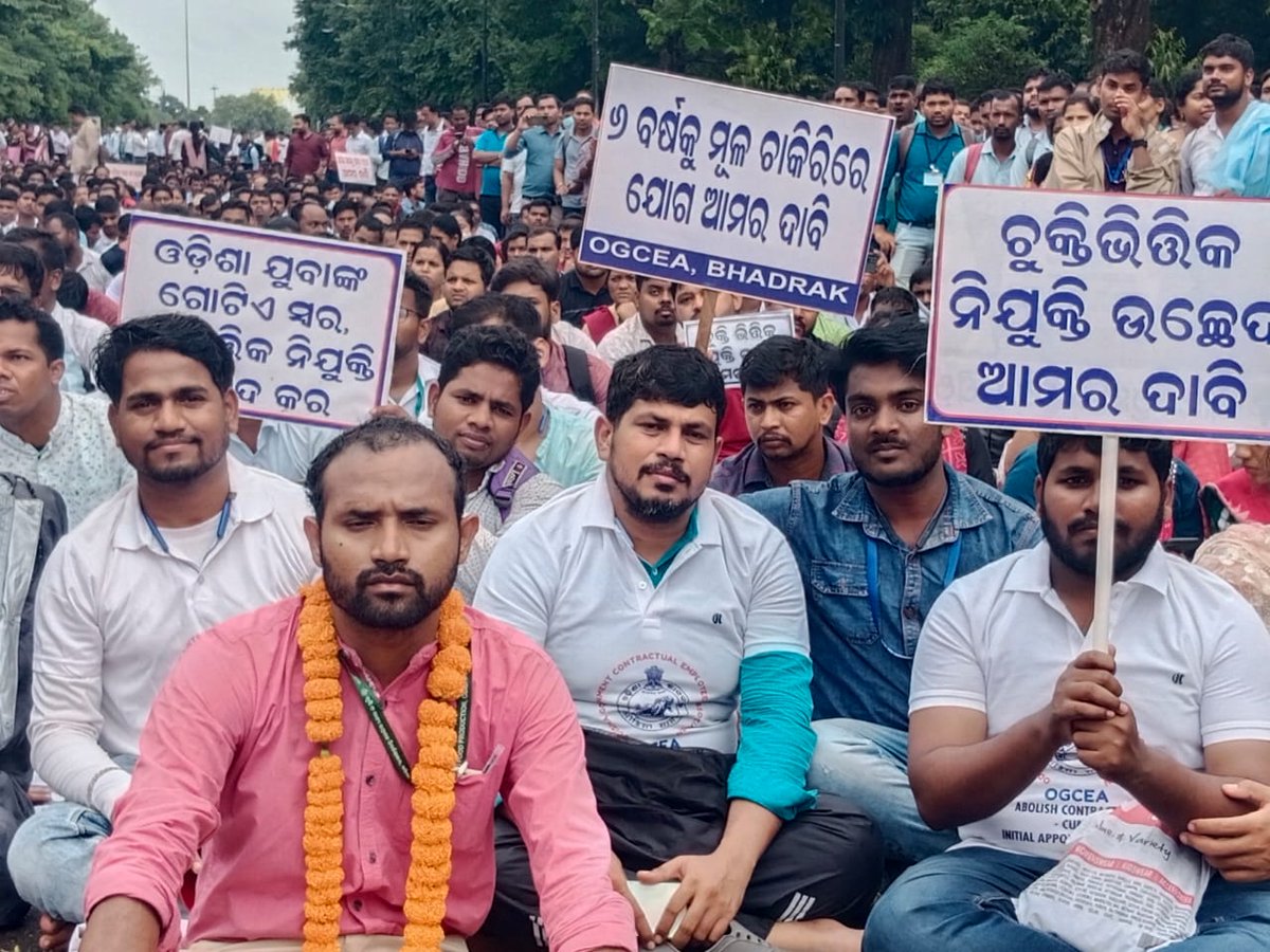 abhaysahoo6791's tweet photo. @OGCEA @CMO_Odisha @MoSarkar5T @pranabpdas @SecyChief @FdOdisha @gapg_dept Keeping +ve hope on Hon'ble Govt is d best sign of democratic https://t.co/hvtfRIk6HT strangling the trust factor in between intermission must not be appreciated. Hon'ble Govt is thinking the best for all Contractual Employees Before Dushara. let's not break the hope. https://t.co/0FUFK1N6k5