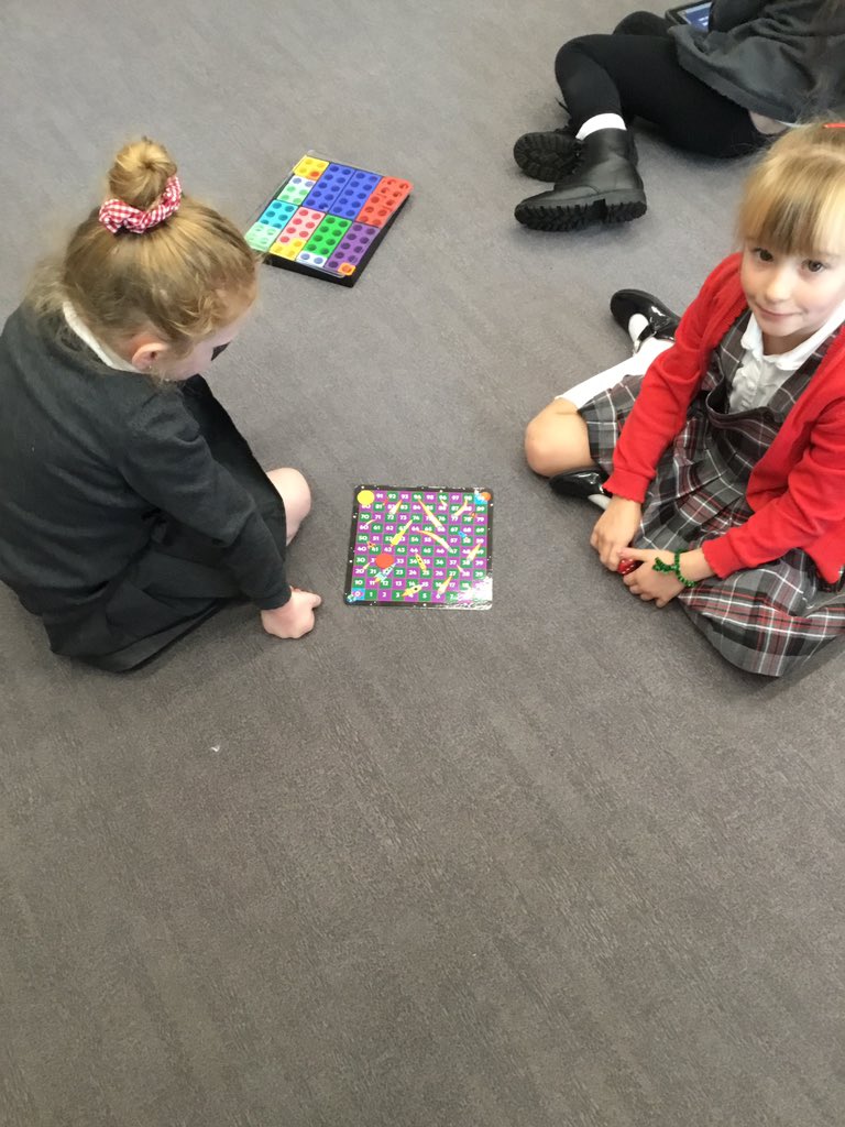 BargarranPS's tweet photo. P3/2 having fun with maths today @AttainRen @EducationScot @MathsScot #MathsWeekScotland2022 #BargarranNumeracy https://t.co/gJ7trKiJQq