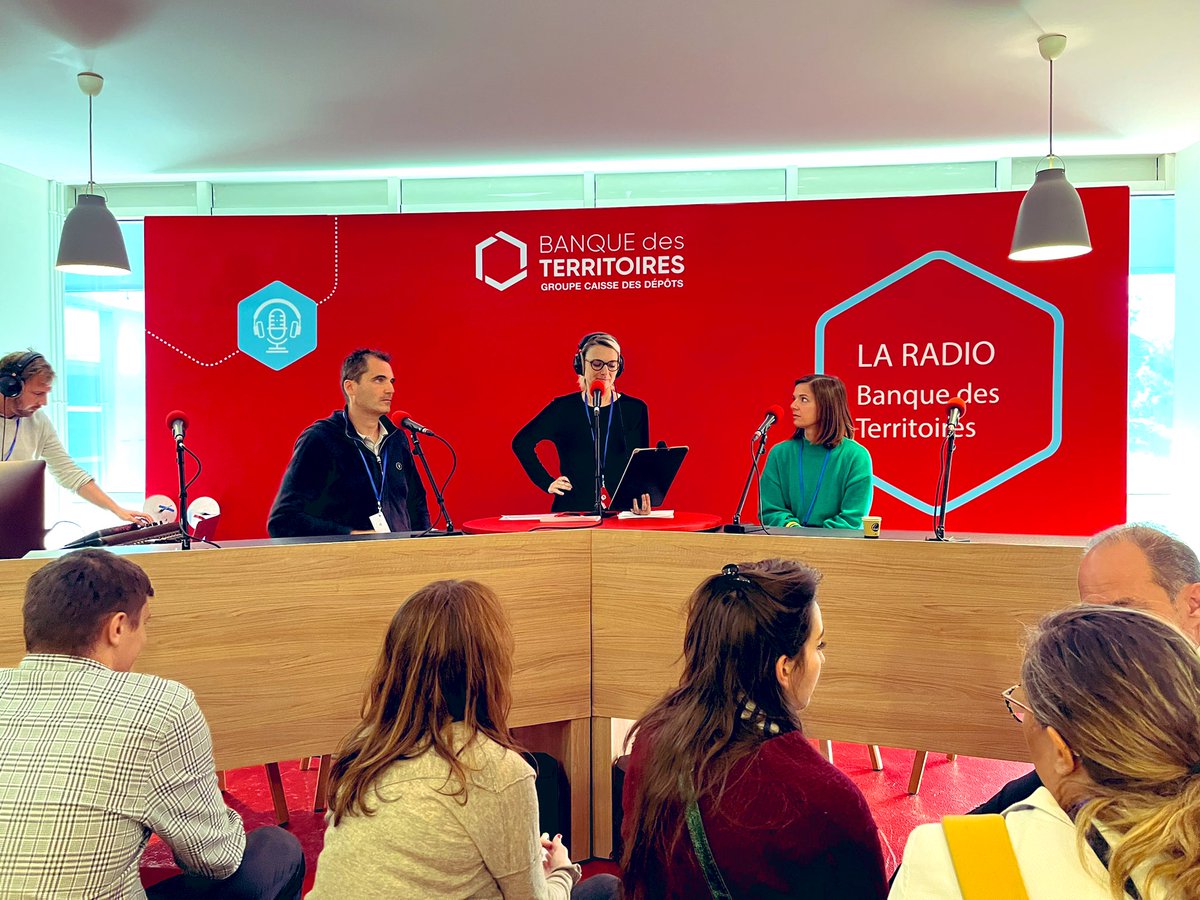 📻 1ere table ronde radio de la <a href="/BanqueDesTerr/">Banque des Territoires</a> à #NEC2022 @NumEnCommuns avec <a href="/COLORIfr/">COLORI</a> sur le numérique (sans écran), la parentalité et des exemples concrets dans les #territoires comme dans @La_drome 🤝