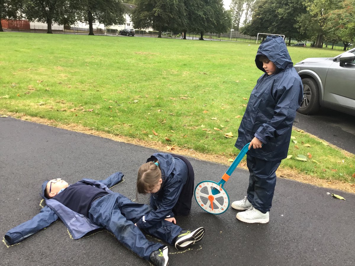 kirstenthomson9's tweet photo. Lots of natural use of mathematics and numeracy today during #outdoorlearning #ThorntreeMathsWeek22 @ThorntreeHT @McCloreyMr https://t.co/su2gOtNHTh