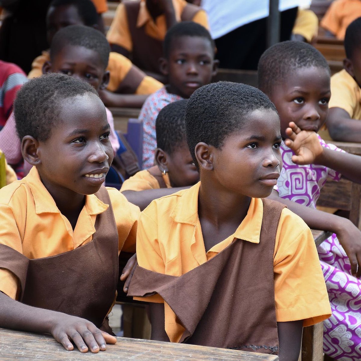 braveconnectgh's tweet photo. ✨Putting a smile on a child's face can change the world, Maybe not the whole world but at least their world! -- one child at a time 😃🧡🖤
#projectBRAVE #beBRAVE https://t.co/GlMLPRbRVq