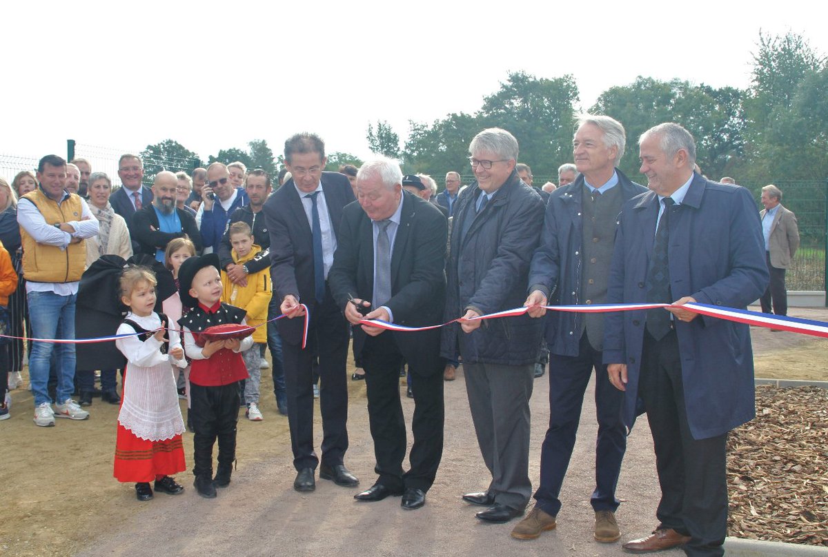 Prefet67's tweet photo. #Aménagement | Le sous-préfet de #Saverne, Benoît Vidon, a participé samedi dernier à l'inauguration des nouveaux aménagements de la commune de #Drulingen.
➡️ La création d'un espace intergénérationnel et la rénovation du centre bourg ont bénéficié du financement de la DETR. https://t.co/wETLkPia4j