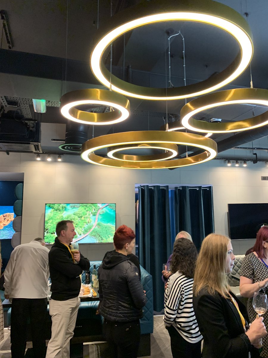 ShareVirtual's tweet photo. Great evening with #RHNetworking & #Deepdene Dorking co working space - a perfect go-to if you need a local space to work productively in. The event was sponsored by @ConsultingBaird James gave us a concise bullet breakdown on the impact of the recent 'mini budget' on our SBE's. https://t.co/vwI1UJWPUz