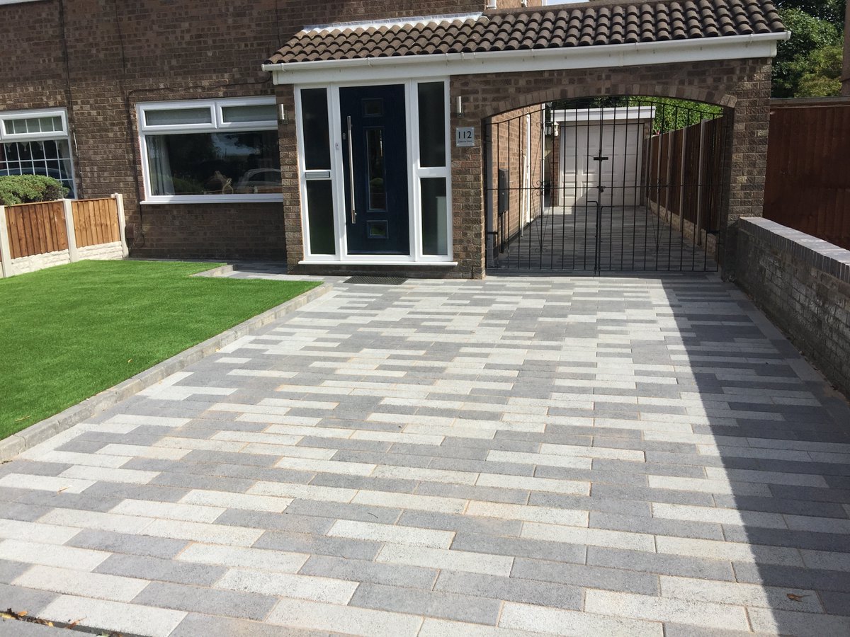 abellandscaping's tweet photo. Morning! If your looking to get your driveway installed in time for Christmas then why not give us a call on 0151 525 8889! We have limited number of spaces left due to having a number of teams. https://t.co/jmqddR2St9 https://t.co/HpMIXfKiCk