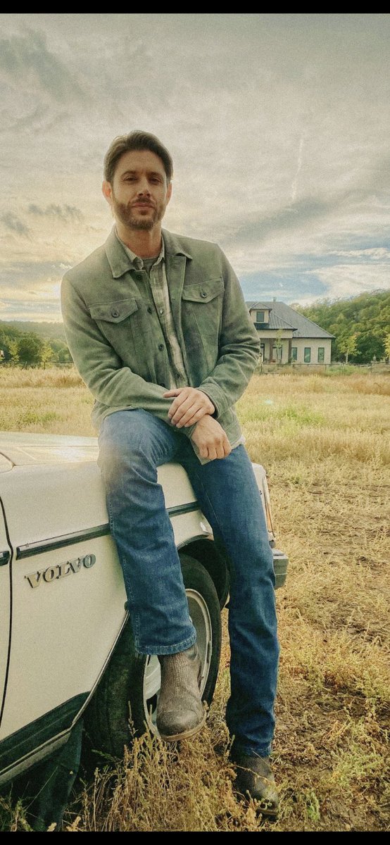 ungildedWings's tweet photo. Post-Canon Dean, aged, happy, sitting on Cas’ new Volvo (let’s be honest, Cas would TOTALLY drive a Volvo) outside of their new home with all that land for Cas to garden and Bee keep.

I’ll take no further questions. https://t.co/NYSrKv8ehz