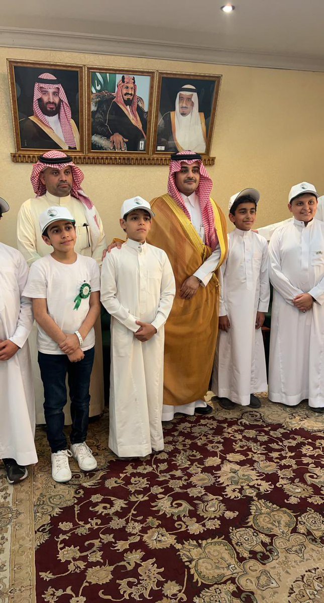 khaleejalderah's tweet photo. جانب من زيارة منسوبي مدرسة الخندق الإبتدائية بسيهات لسعادة رئيس مركز سيهات / نواف بن عليان المروي بمناسبة  
#اليوم_الوطني_السعودي_92 https://t.co/8x1tEeGMaP