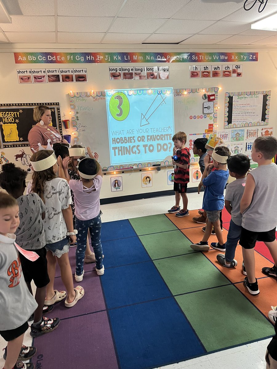EllieJefferson4's tweet photo. Last week’s Fun Friday was a game show where students answered questions about their teachers. They had fun pressing the buzzers and competing boys vs girls!! @MilamBengals @WFISDschools @akin_laura https://t.co/dAOyMiRjAW