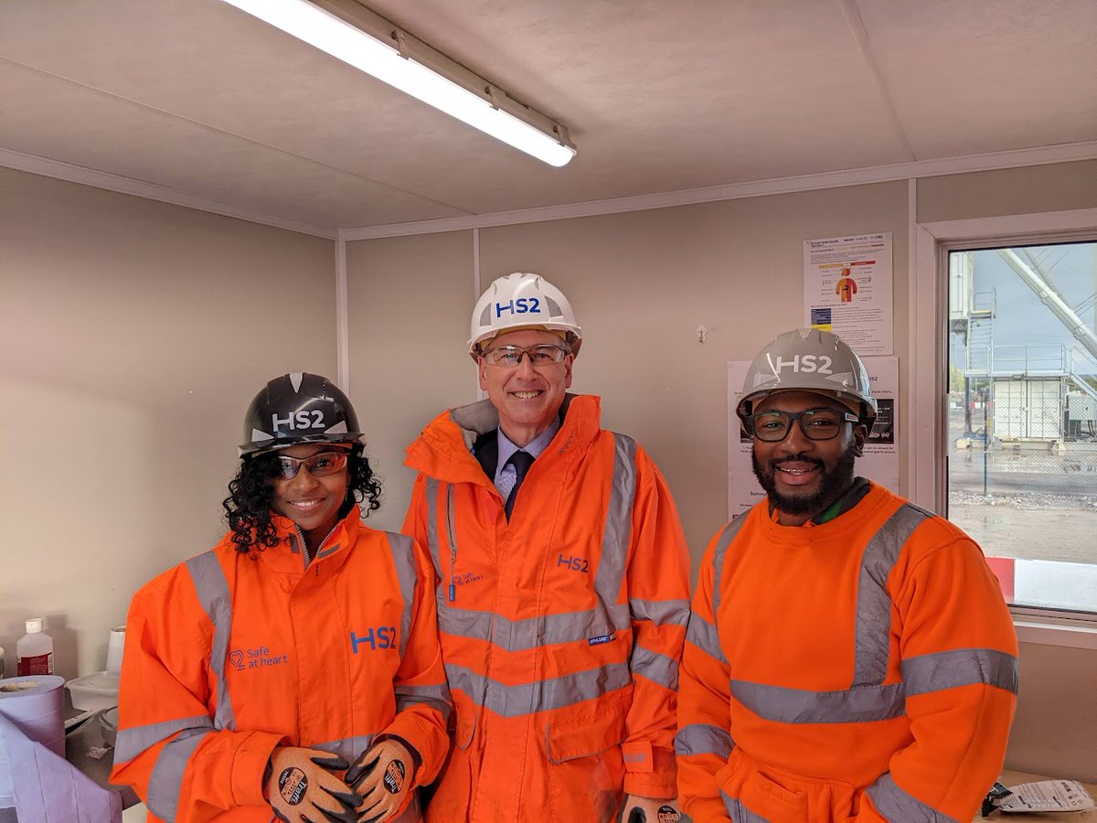 WestMidsPCC's tweet photo. "I am not my conviction" 

PCC @SimonFoster4PCC visited @AVisionInspires, an organisation that develops second chance career skills in individuals with previous convictions.

He met site supervisor Damien @networkrail, who found his career through A-Vision's dedicated support. https://t.co/Pya09ESeev