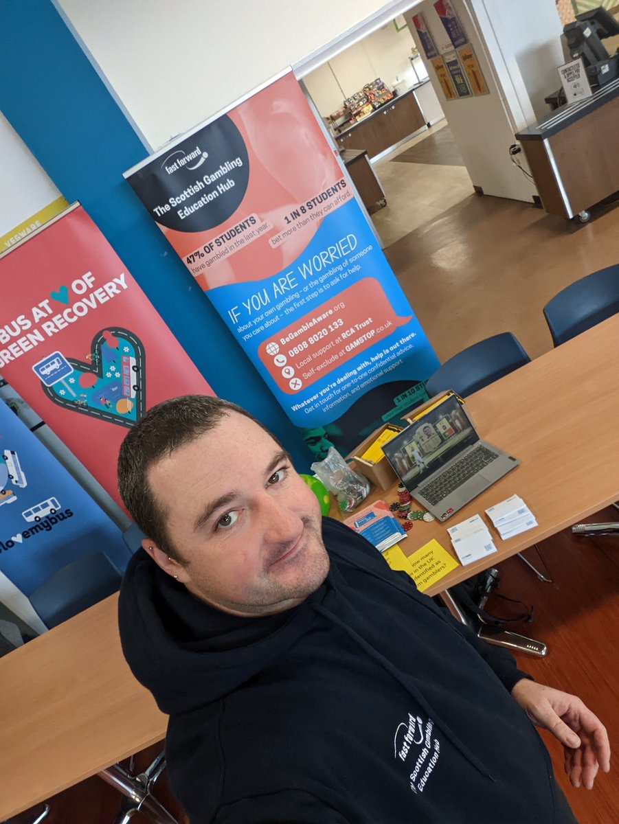 PaulAndersonFF's tweet photo. Last day of the #freshers faires and we end it in @fifecollege #Dunfermline.
Helping raise awareness of #gamblingharms to #Students in #Scotland 
#youthwork #youthworkchangeslives #gambling #HarmReduction https://t.co/UmAl44o9GI
