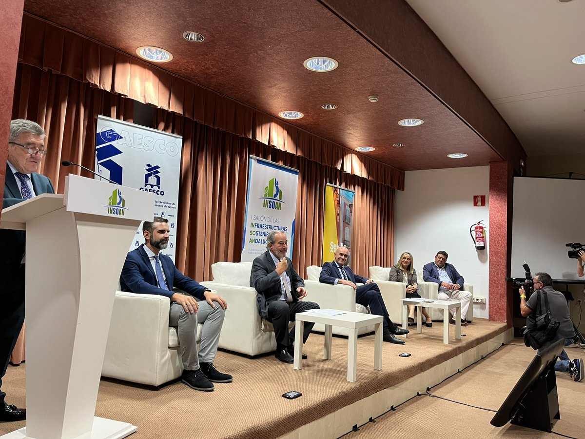GAESCOSEVILLA's tweet photo. 🔵 Comienza el acto de presentación de #ISOAN en @fibesevilla . Asisten el Alcalde de Sevilla, @antoniomunozsev ; la Consejera de Fomento, @marifrangr ; el Consejero de Sostenibilidad, @RamonFPM; el vicenconsejero de Agricultura, Vicente Pérez; Francisco Martin y Juan Aguilera. https://t.co/nfXnzshffy