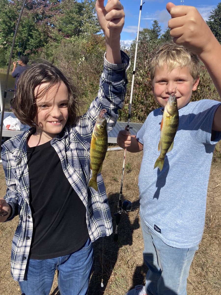 FishCrazyTeach's tweet photo. Great fishing club yesterday! Tons of fish caught off the new dock.  So great to finally have it installed!! #woms #macbayfishingteam https://t.co/NloDZeRIyf