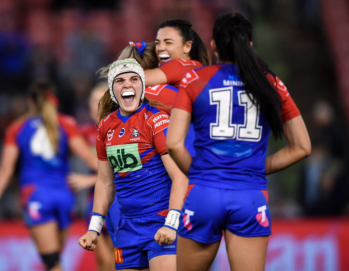 🚨ROOKIE OF THE YEAR 🚨

At only 17, @jesse_southwell12 has claimed the NRLW’s Rookie of the Year award! Well done Jesse 🔥

#allredandblue #DallyM