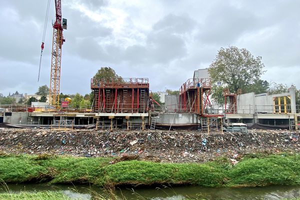 🔴 #Polémique : un immeuble en construction sur une décharge à Anglet au Pays basque 
VIDÉO ► france3-regions.francetvinfo.fr/nouvelle-aquit… 
#pollution #paysbasque
Cc <a href="/vincentdubroca/">Vincent Dubroca</a> <a href="/lehesran/">le hesran christine</a> @FlorianRinguede <a href="/F3euskalherri/">France3 Euskal Herri Pays Basque</a> <a href="/F3Regions/">France 3 Régions</a> <a href="/franceinfo/">franceinfo</a> <a href="/hugoclement/">Hugo Clément</a>  <a href="/VilleAnglet/">Ville d'Anglet</a>  <a href="/Ecologie_Gouv/">Min. Ecologie Territoire Transports Ville Logement</a>