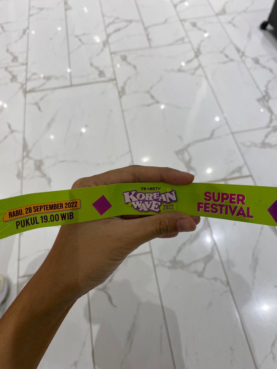 ichanz_'s tweet photo. Abang sepupunya yg deal sama brand buat sponsor, adek sepupunya yg nonton NCTnya. https://t.co/knW4lxmFE1