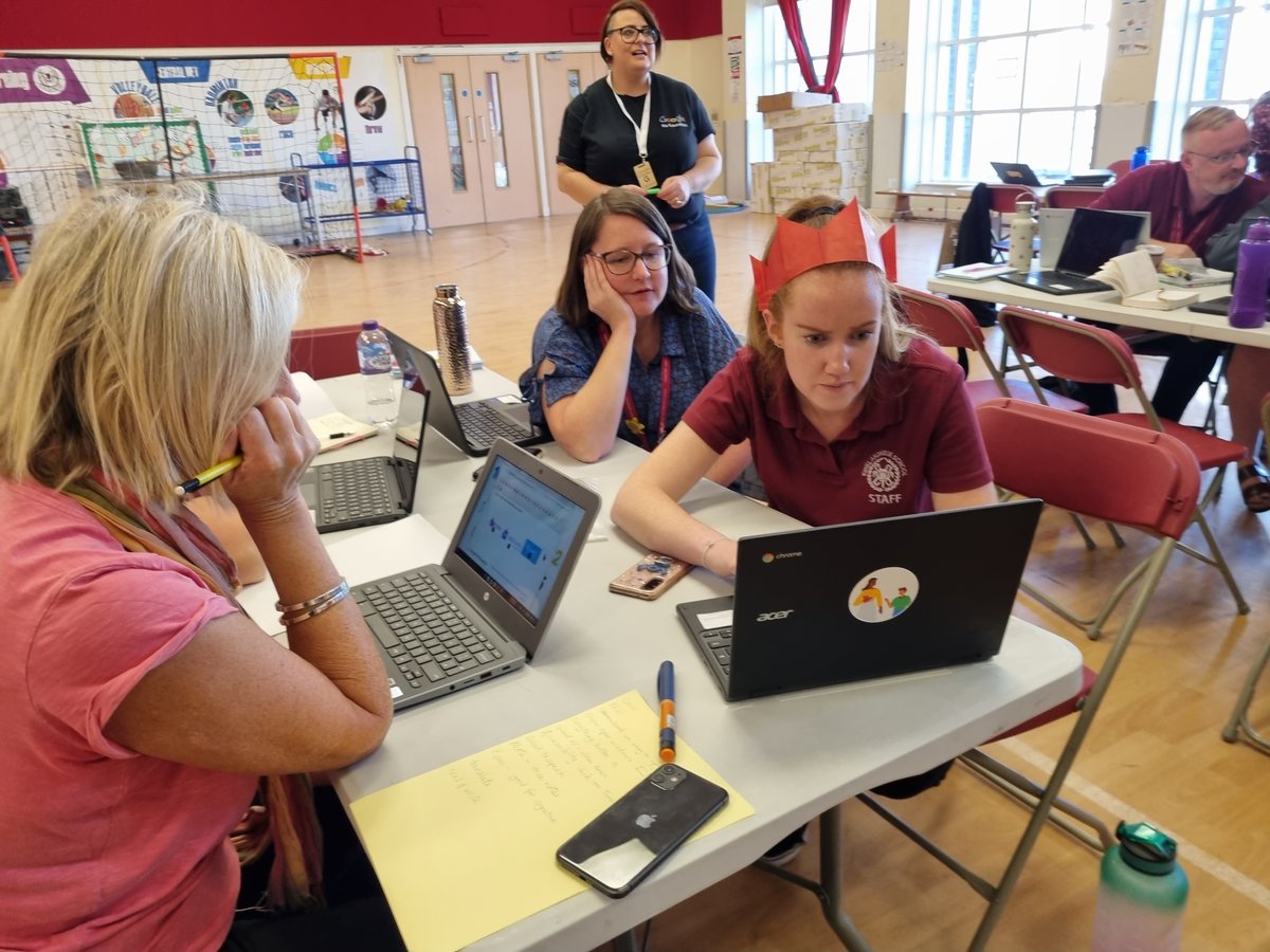ChromebookTeam's tweet photo. Book a visit from our Chromebook Team and #DiscoverWhy Chromebooks are the top choice for learning and teaching! 💻
Educators have been blown away by Chromebooks' potential so far! 🤯
Book your slot! https://t.co/oKKOTsi7qi
#ChromebookRoadshow2022 #GEGScotland #GoogleEdu https://t.co/uN5hCVXGa9