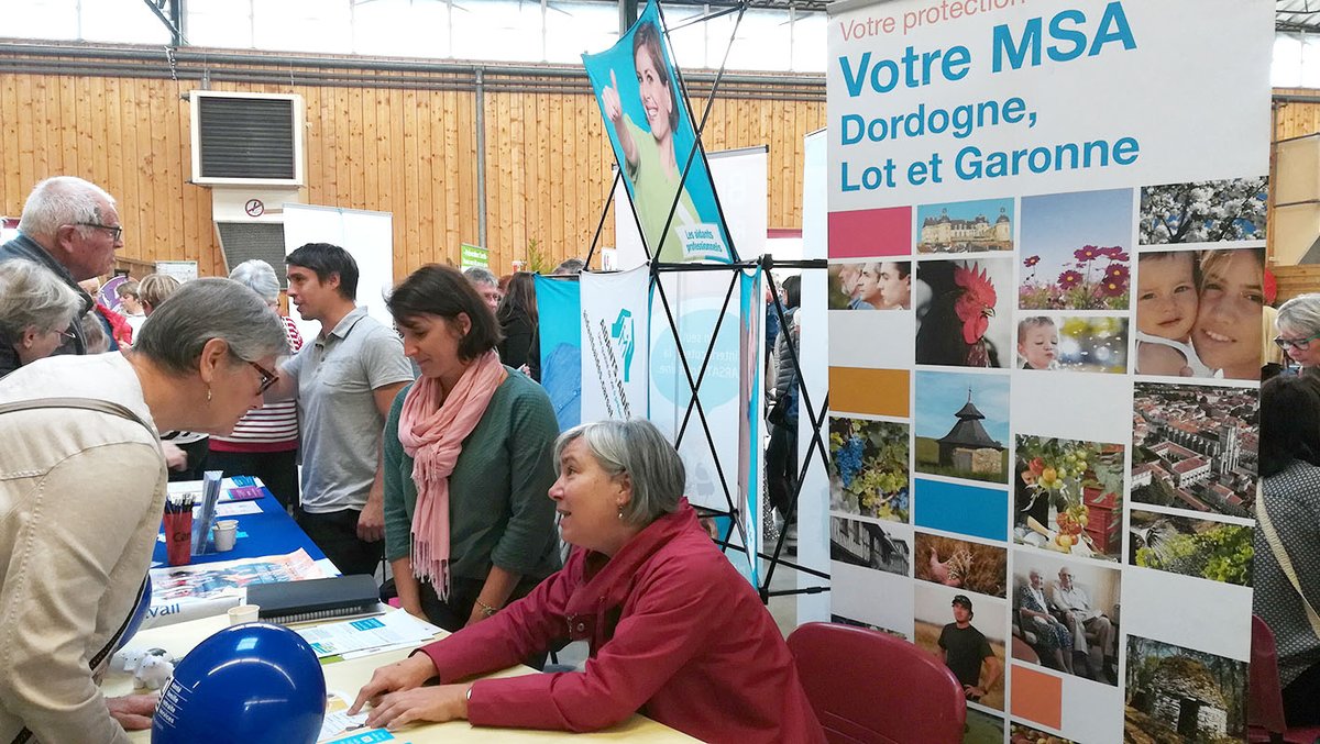 Oscarina Antunes et Sandrine Marcet du service social de la #msadlg ont participé au forum prévention des chutes qui s’est déroulé hier à Bergerac. L’occasion de présenter aux nombreux visiteurs l’accompagnement proposé par la #MSA pour prévenir et éviter le risque de chute.