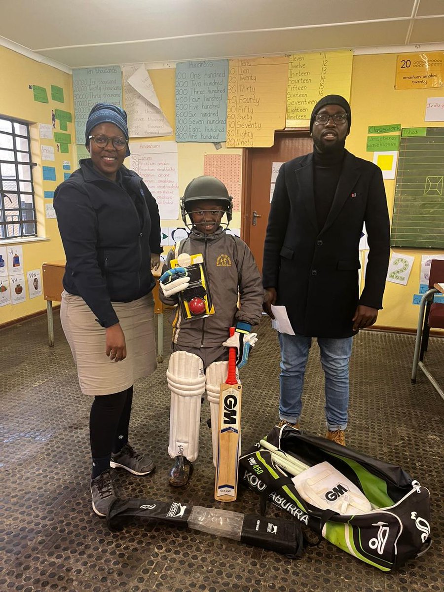 BoetaVonA_1's tweet photo. Her cricket equipment arrived today at her school https://t.co/pWXjdVxTvv