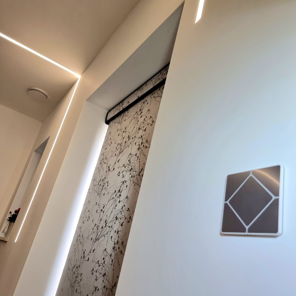 GadgetMyPad's tweet photo. @loxone @faradite installation today full lighting blind and @sonos #intergration #automation #audio #buckinghamshire #interiordesign #automatedblinds #smarthome #ledtape #westmidlands #Worcestershire https://t.co/7vblQcvhfk