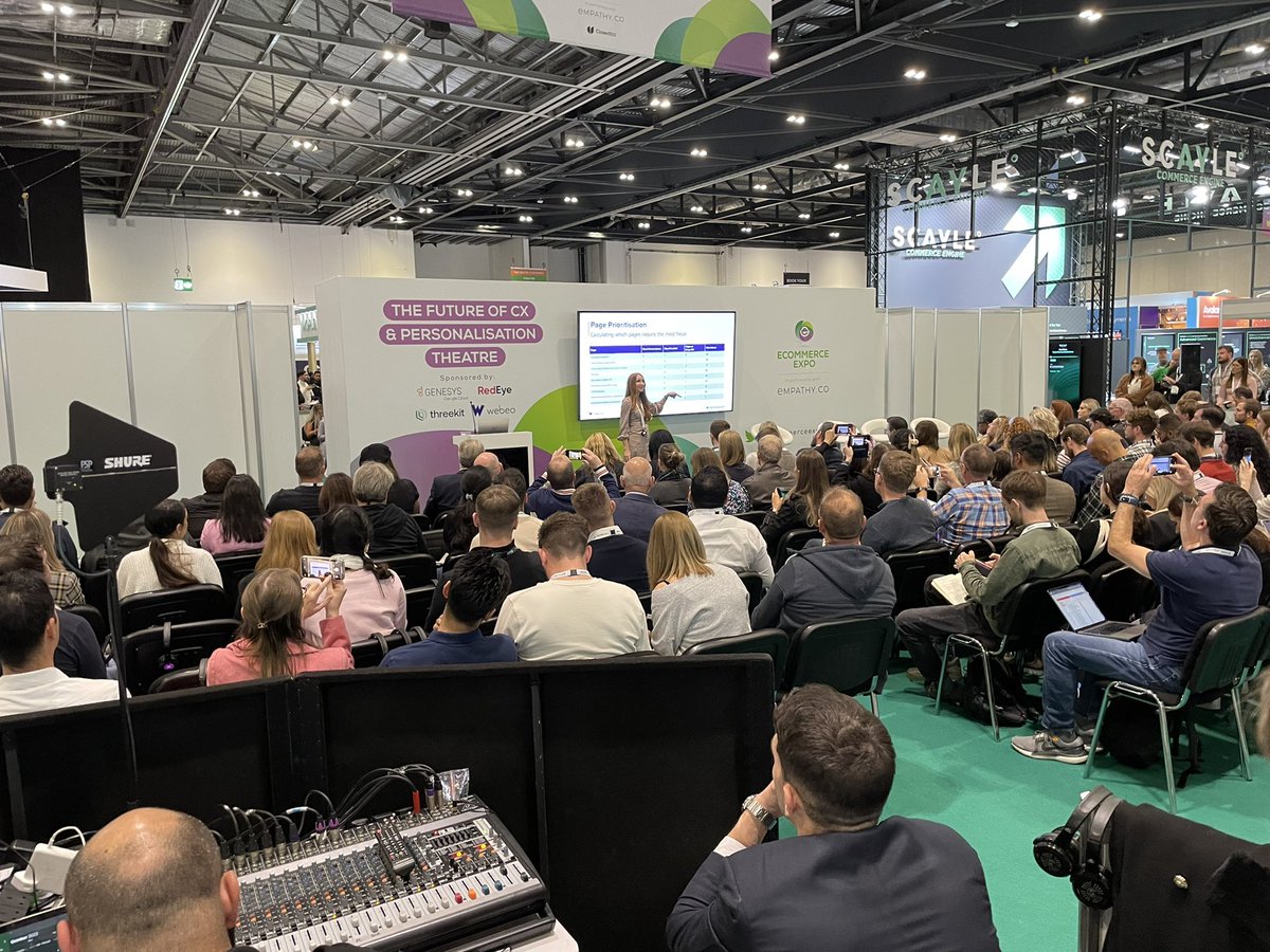 Kirsty Dawes of Webeo is very popular with the #ECE22 #ecommerceexpo crowd