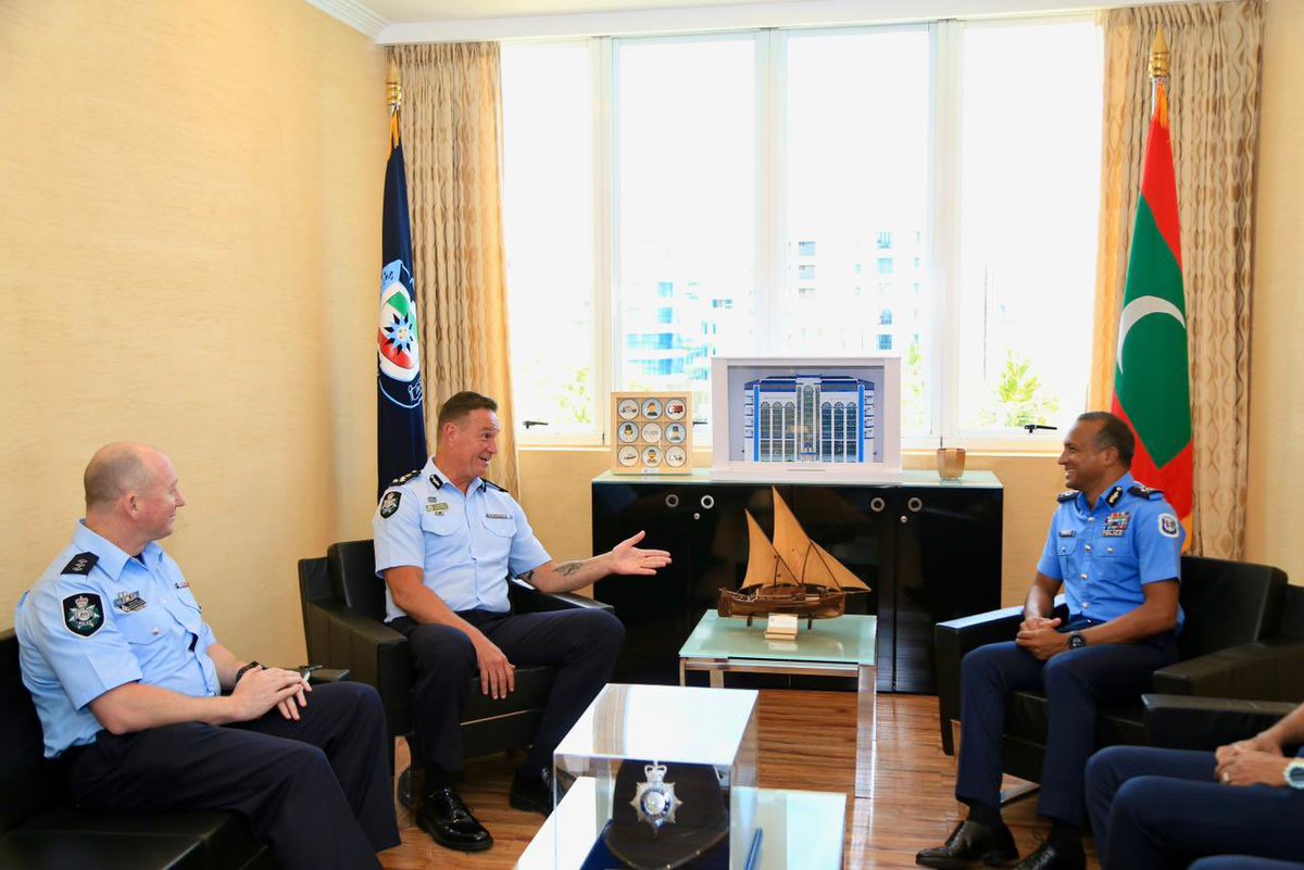 M_Hameedh's tweet photo. It’s always a pleasure to have @AusFedPolice in town. Great meeting with Commander Peter Sykora who is responsible for Asia on transnational crimes &amp; allied matters related exchanges and cooperation. Discussed the ongoing strong cooperation &amp; potential new areas to enter in to. https://t.co/zrS4VyhKPn