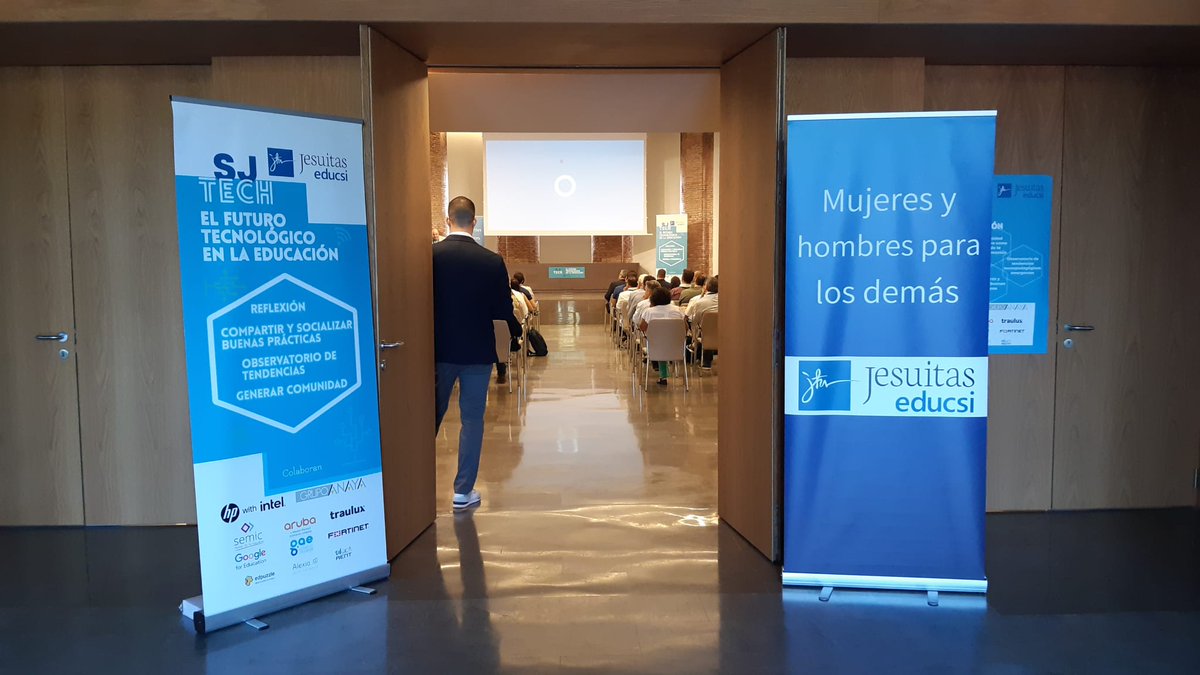 AlexiaEducacion's tweet photo. Hoy en Jesuitas @educsi se habla del futuro tecnológico en la educación. Planteamos los retos para la personalización de un proyecto digital de la mano de Jesuitas Pamplona @jesuitascolegio
#SJTech #reflexionar #compartir #tendencias #comunidad https://t.co/JEp4tGU9UW